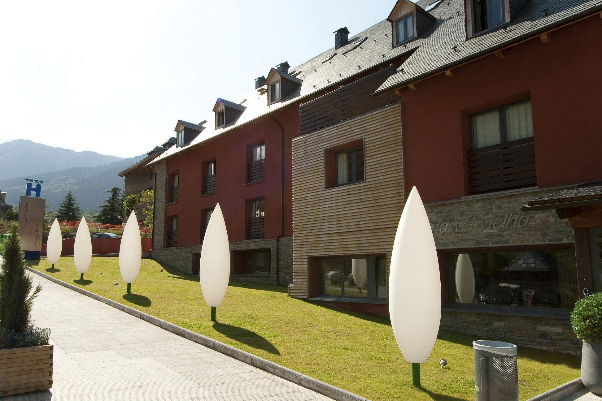Nubahotel Vielha Bagian luar foto