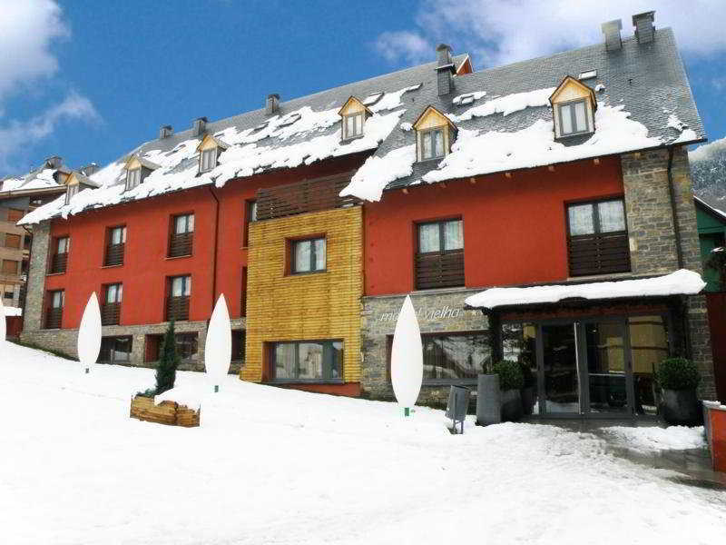 Nubahotel Vielha Bagian luar foto
