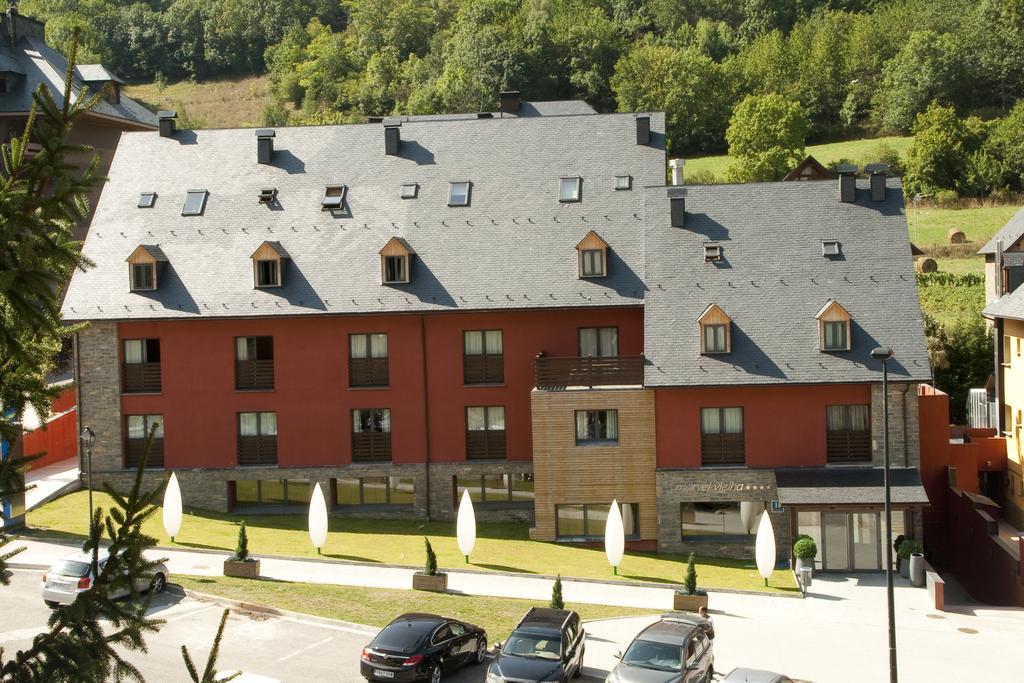 Nubahotel Vielha Bagian luar foto