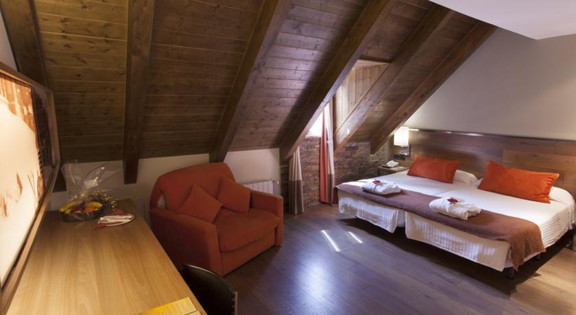 Nubahotel Vielha Bagian luar foto